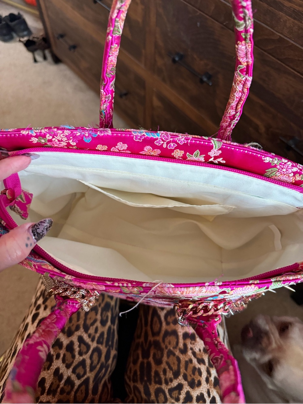 AKIRA Hot Pink Floral Chain Tote Bag - Picture 4 of 4